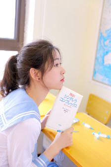 真人咬铁球流口水